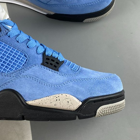Air Jordan 4 Retro SE University Blue Sneakers - Picture 4 of 10